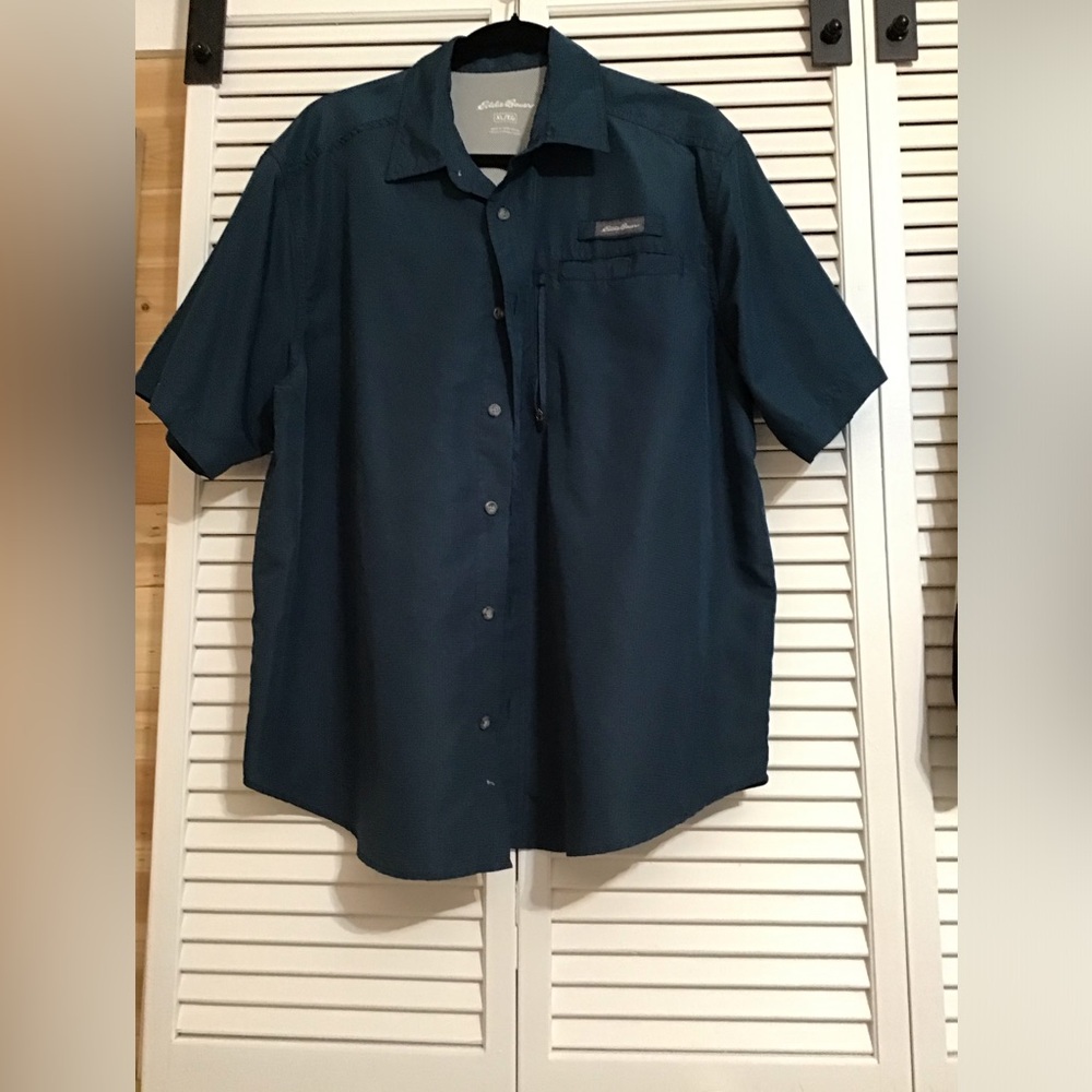 Men’s Eddie Bauer shirt